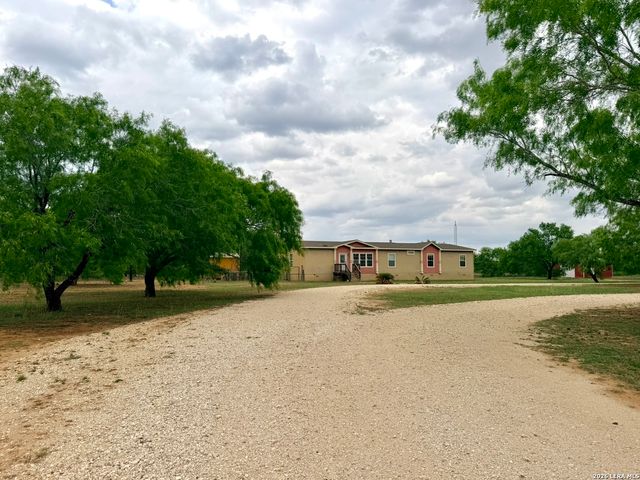8824 W Fm 140, Charlotte, TX 78011