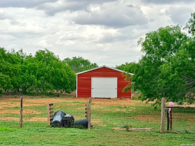 8824 W Fm 140, Charlotte, TX 78011