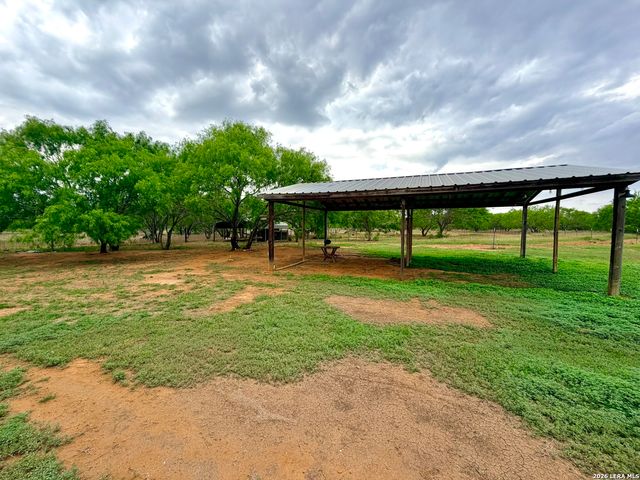8824 W Fm 140, Charlotte, TX 78011