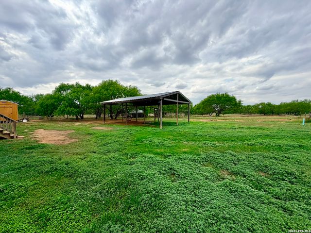 8824 W Fm 140, Charlotte, TX 78011