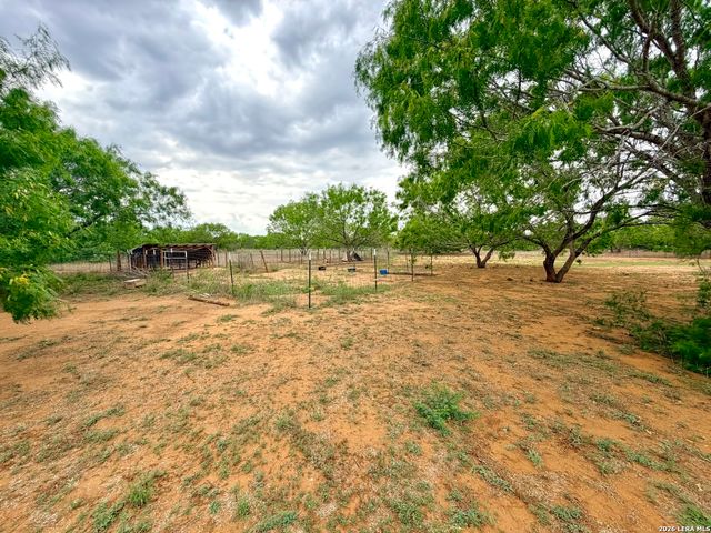 8824 W Fm 140, Charlotte, TX 78011