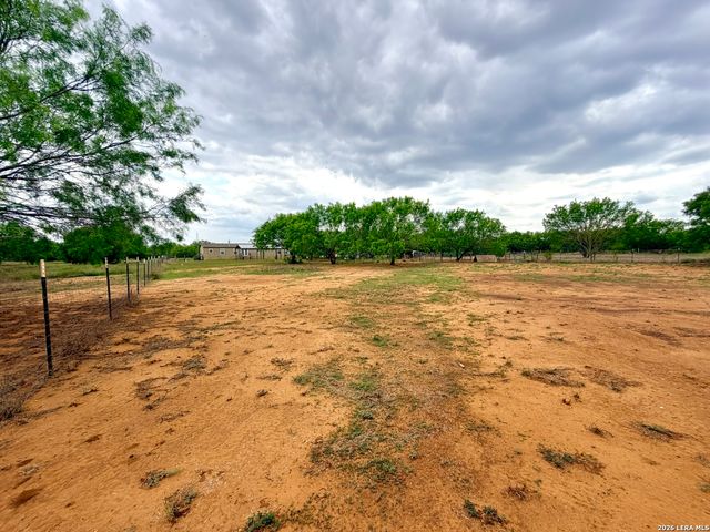 8824 W Fm 140, Charlotte, TX 78011