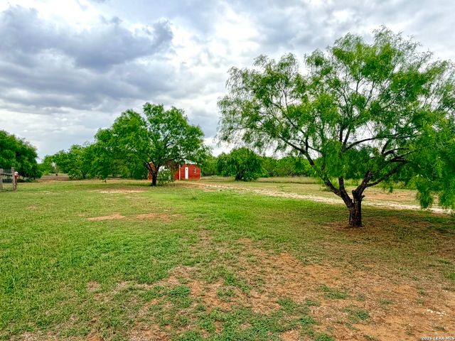 8824 W Fm 140, Charlotte, TX 78011