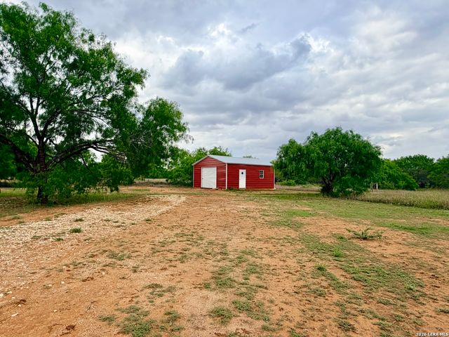8824 W Fm 140, Charlotte, TX 78011