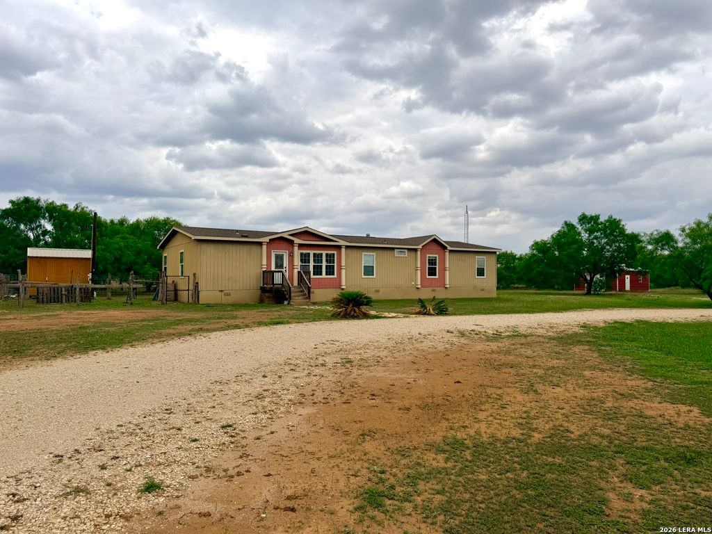 8824 W Fm 140, Charlotte, TX 78011