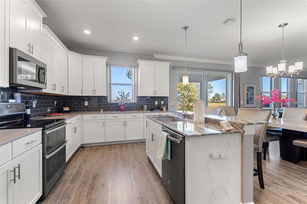 Image 12 of property listing at 1463 BUNKER DRIVE, Davenport, FL 33896