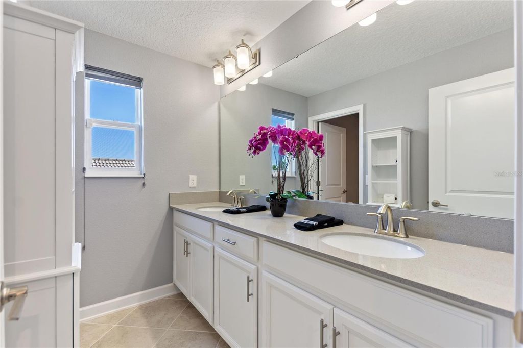 Image 16 of property listing at 1463 BUNKER DRIVE, Davenport, FL 33896