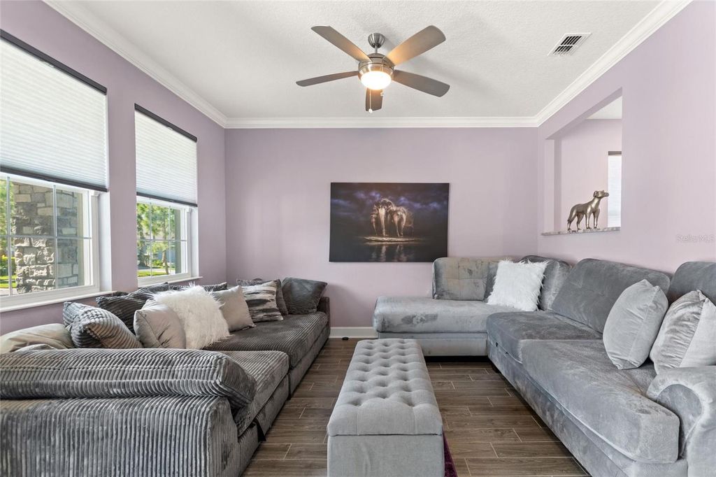 Image 4 of property listing at 1463 BUNKER DRIVE, Davenport, FL 33896