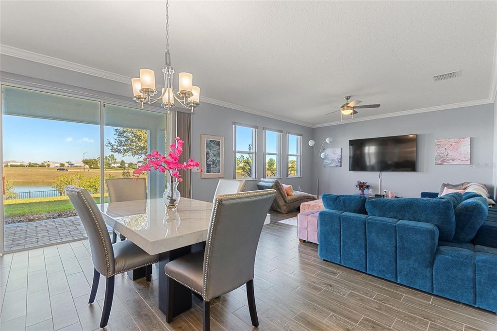 Image 6 of property listing at 1463 BUNKER DRIVE, Davenport, FL 33896