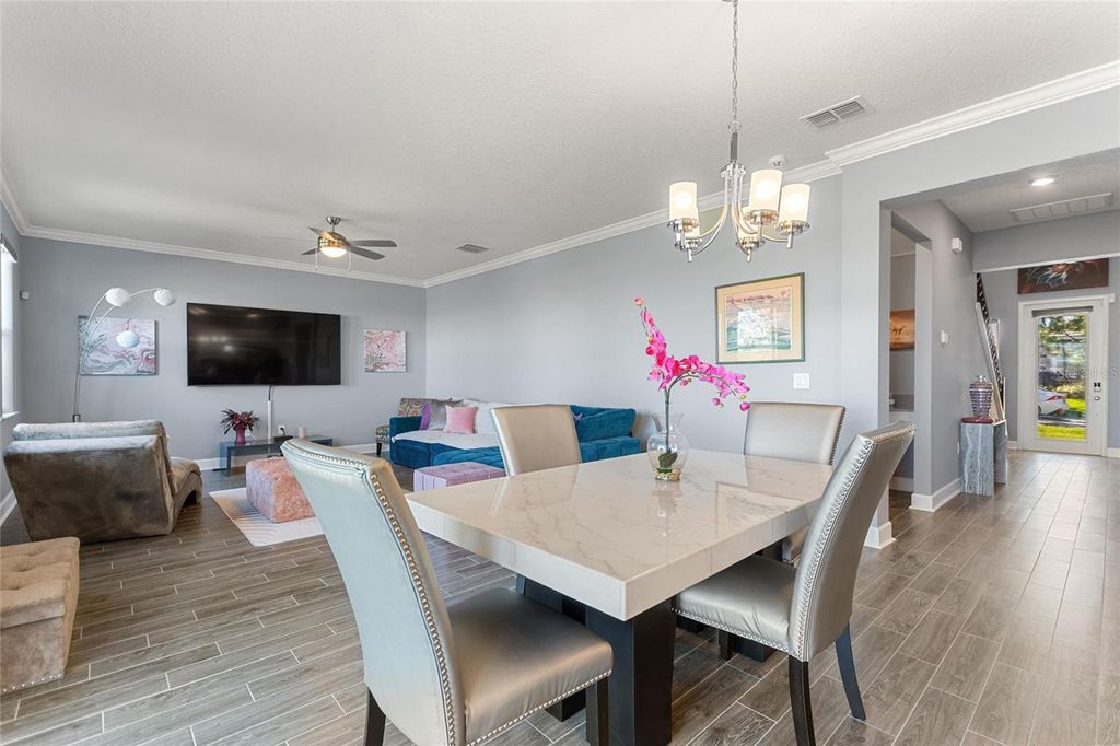 Image 7 of property listing at 1463 BUNKER DRIVE, Davenport, FL 33896