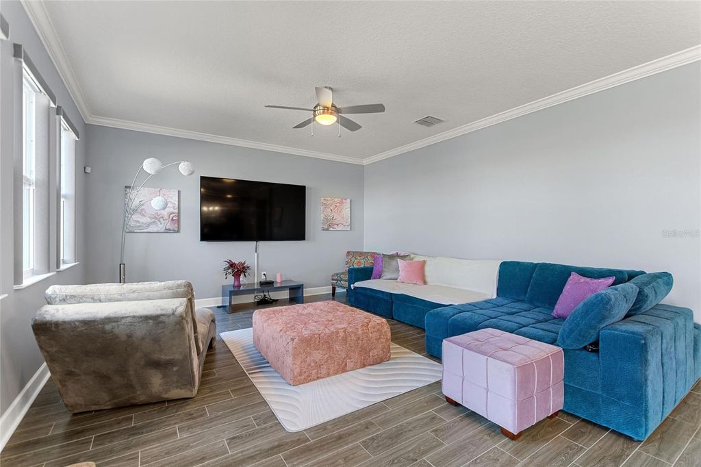 Image 8 of property listing at 1463 BUNKER DRIVE, Davenport, FL 33896