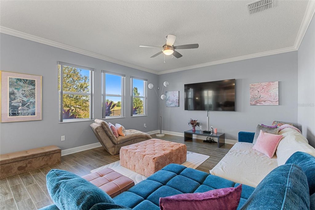 Image 9 of property listing at 1463 BUNKER DRIVE, Davenport, FL 33896