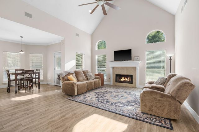 906 Vista Del Lago Drive, Huffman, TX 77336