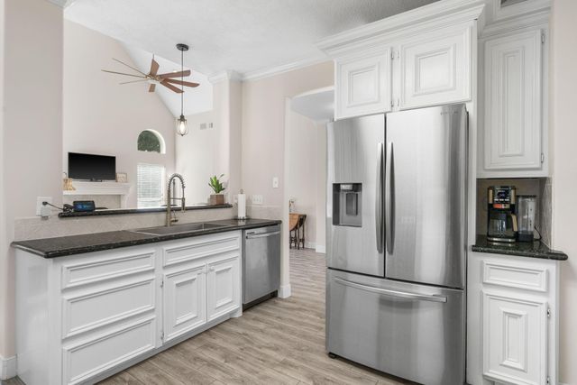 906 Vista Del Lago Drive, Huffman, TX 77336