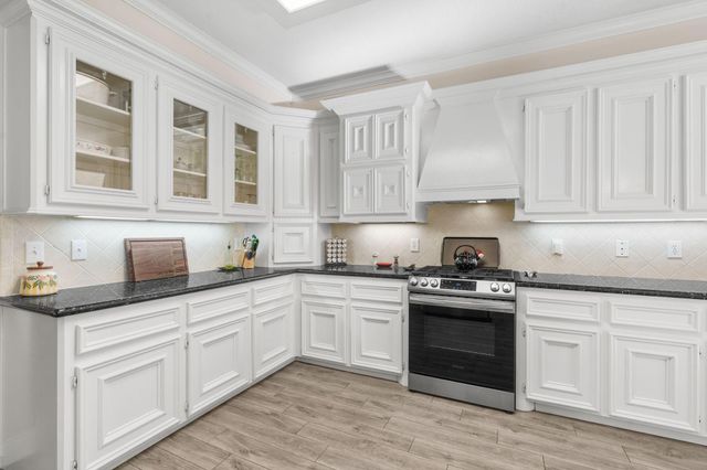 906 Vista Del Lago Drive, Huffman, TX 77336