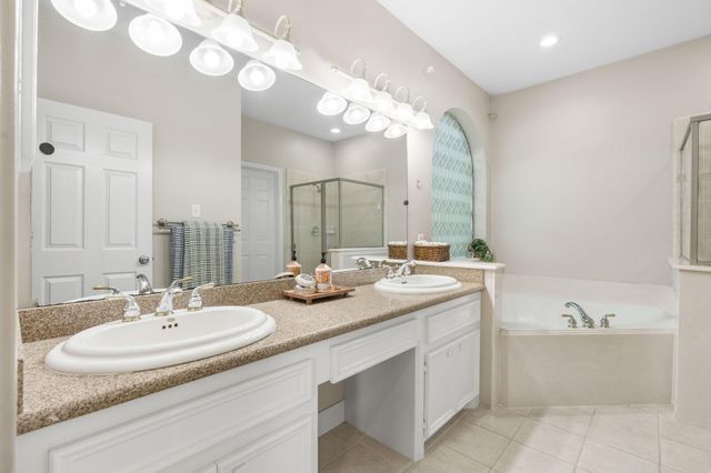 906 Vista Del Lago Drive, Huffman, TX 77336