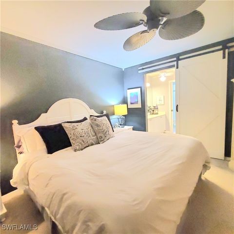 385 Dover PL 402, Naples, FL 34104