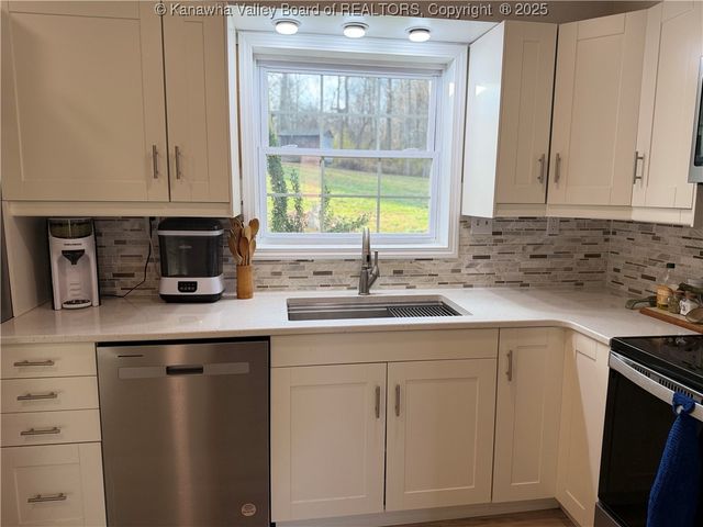 749 Grandview Avenue, Point Pleasant, WV 25550