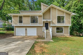 996 Park Forest Trl NW, Lilburn, GA 30047