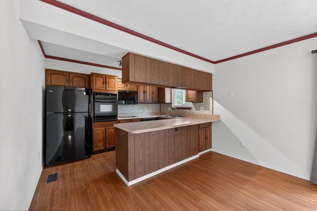 37542 Whitney Drive, Wayne, MI 48184