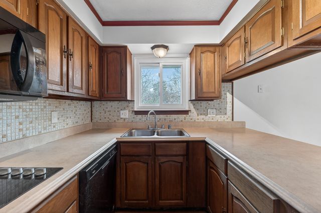 37542 Whitney Drive, Wayne, MI 48184