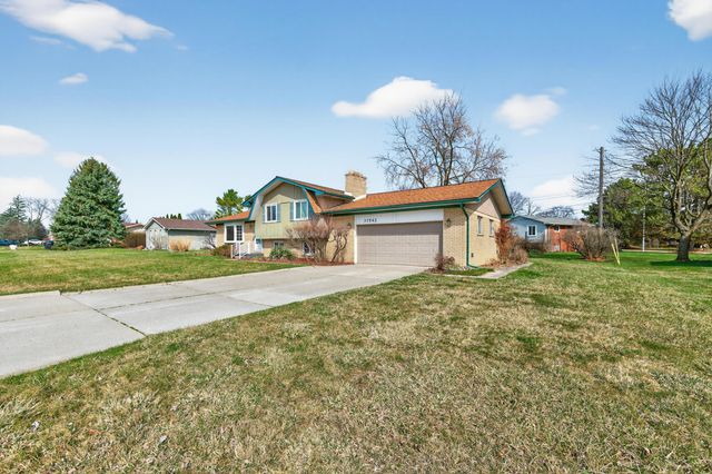 37542 Whitney Drive, Wayne, MI 48184