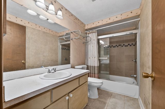 37542 Whitney Drive, Wayne, MI 48184