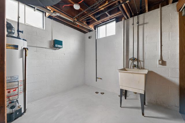 37542 Whitney Drive, Wayne, MI 48184