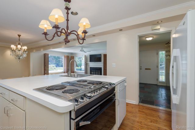 1018 Harvard Road, Grosse Pointe Park, MI 48230