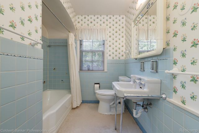 1018 Harvard Road, Grosse Pointe Park, MI 48230