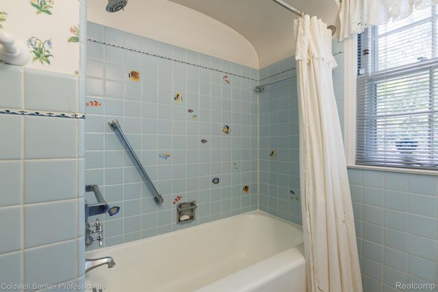 1018 Harvard Road, Grosse Pointe Park, MI 48230
