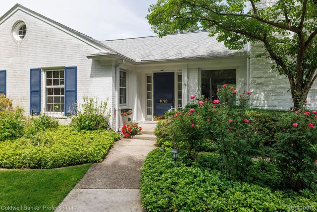 1018 Harvard Road, Grosse Pointe Park, MI 48230