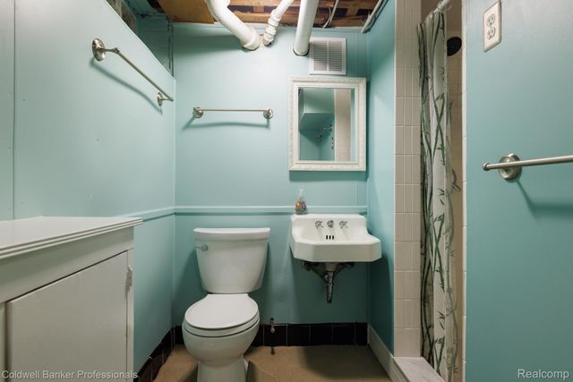 1018 Harvard Road, Grosse Pointe Park, MI 48230