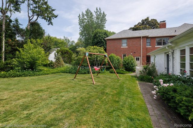 1018 Harvard Road, Grosse Pointe Park, MI 48230