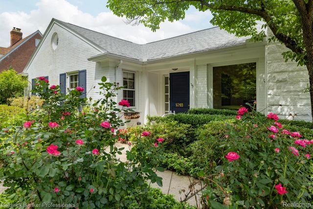 1018 Harvard Road, Grosse Pointe Park, MI 48230