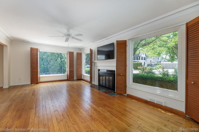 1018 Harvard Road, Grosse Pointe Park, MI 48230
