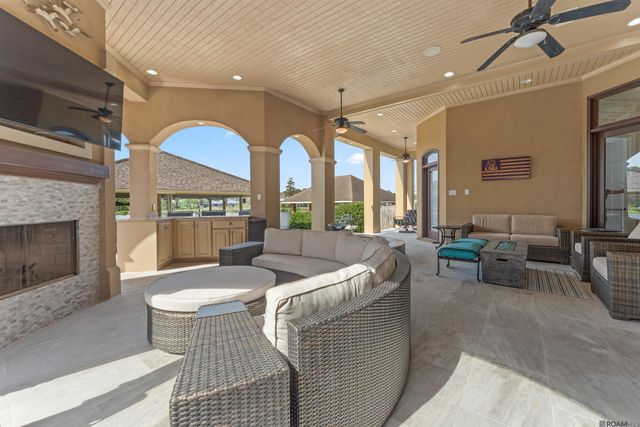 21005 Waterfront East Dr, Maurepas, LA 70449