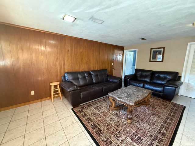 2823 W GREENBRIER Lane, Peoria, IL 61614