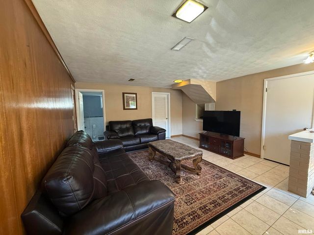 2823 W GREENBRIER Lane, Peoria, IL 61614