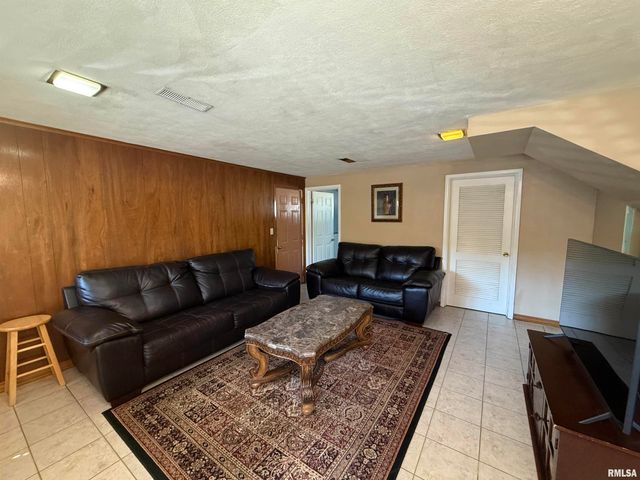 2823 W GREENBRIER Lane, Peoria, IL 61614