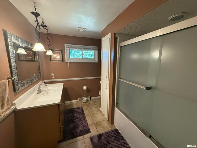 2823 W GREENBRIER Lane, Peoria, IL 61614