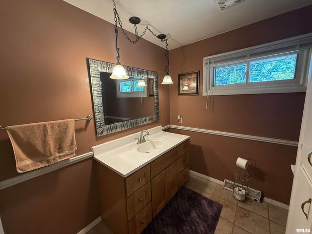 2823 W GREENBRIER Lane, Peoria, IL 61614