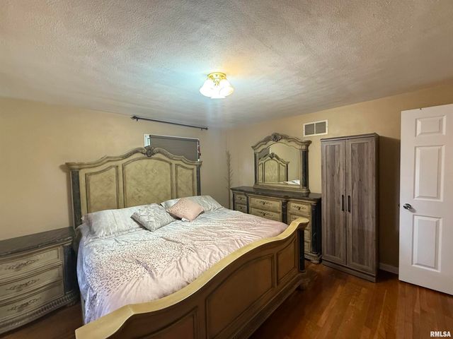 2823 W GREENBRIER Lane, Peoria, IL 61614