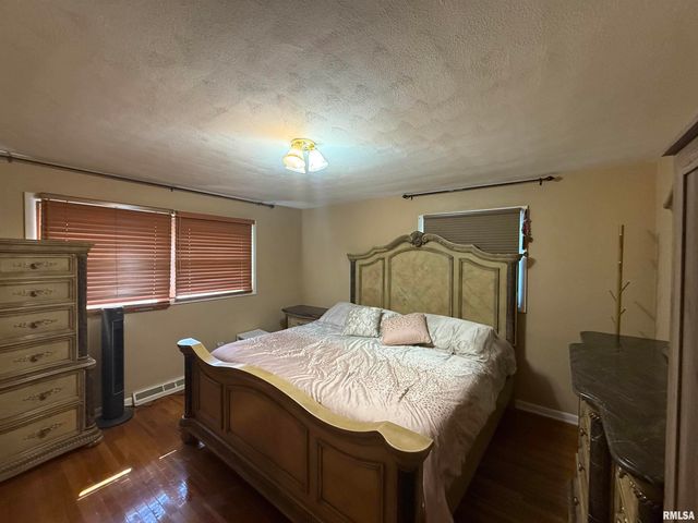 2823 W GREENBRIER Lane, Peoria, IL 61614