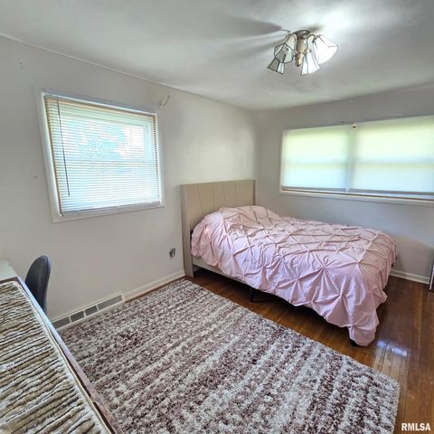 2823 W GREENBRIER Lane, Peoria, IL 61614