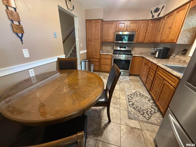 2823 W GREENBRIER Lane, Peoria, IL 61614