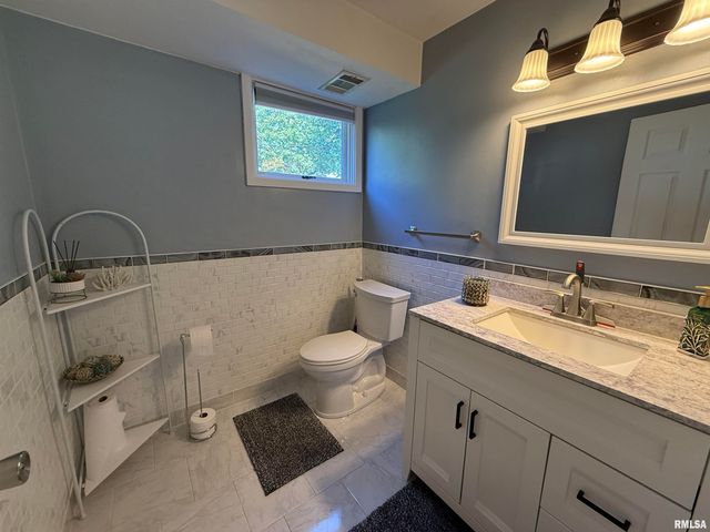 2823 W GREENBRIER Lane, Peoria, IL 61614