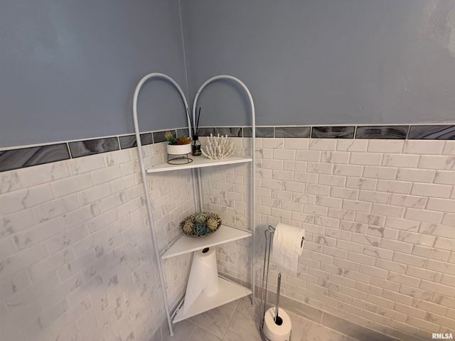 2823 W GREENBRIER Lane, Peoria, IL 61614