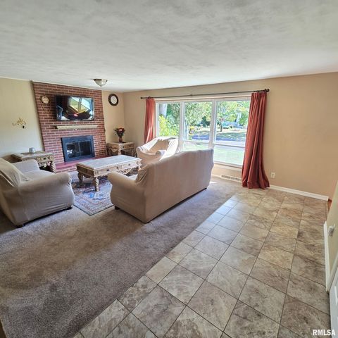 2823 W GREENBRIER Lane, Peoria, IL 61614