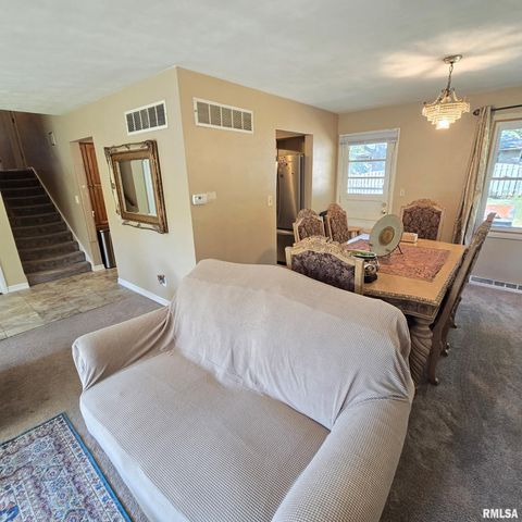 2823 W GREENBRIER Lane, Peoria, IL 61614